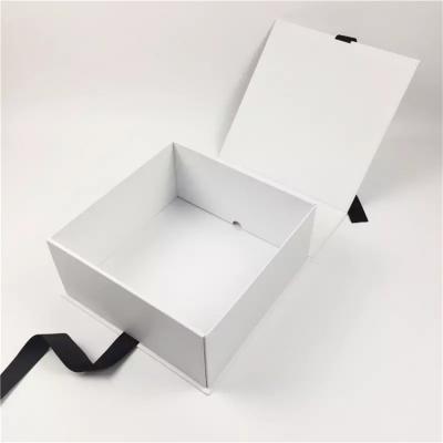 Custom Paper Folding Magnetic Gift Packing Customized Box With Ribbon